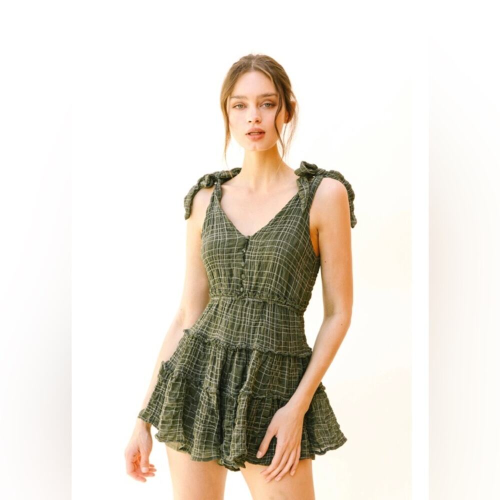NWT Storia Army Green Plaid Romper 🌲🍃